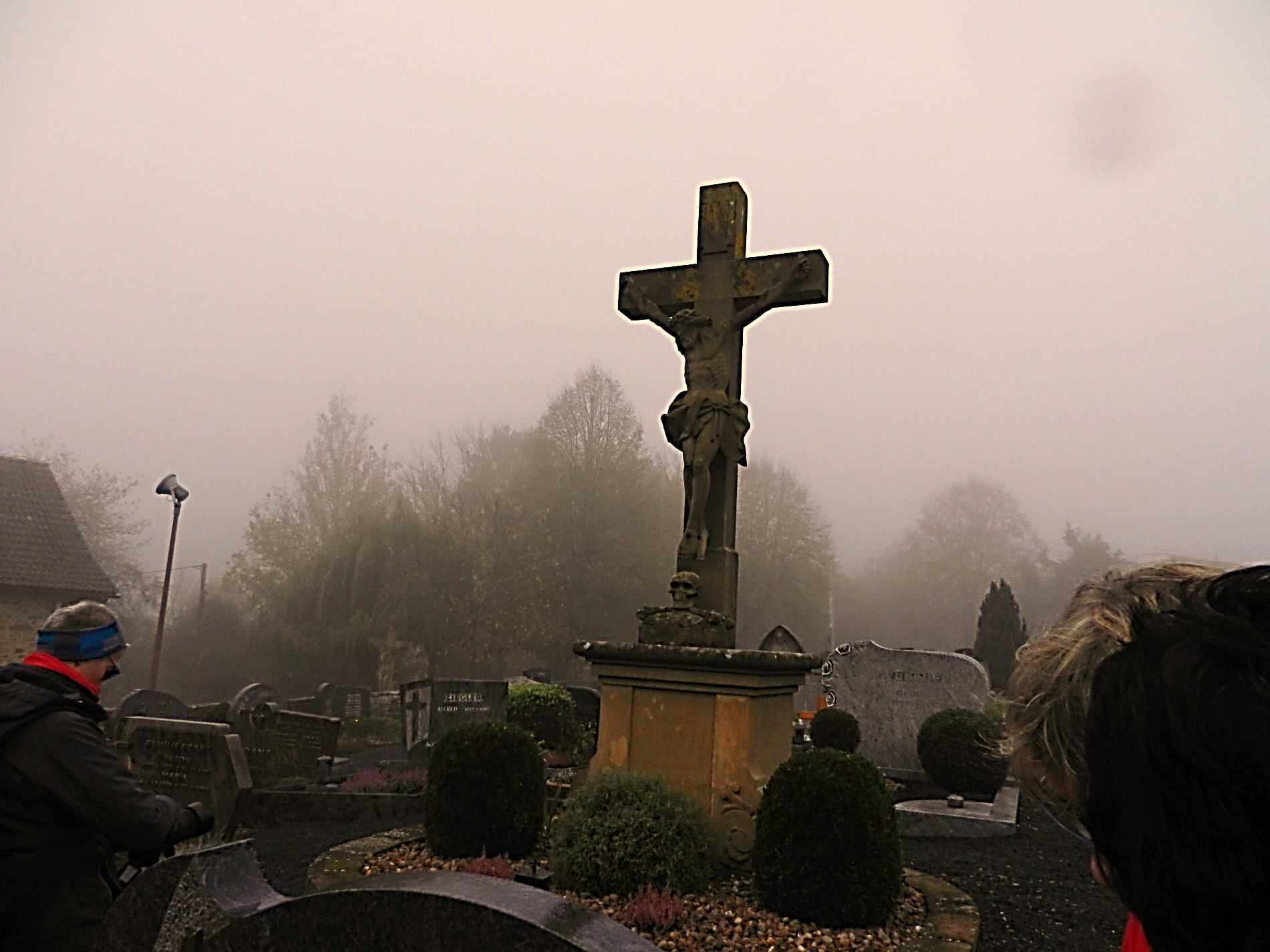 Kreuz auf dem Friedhof Aura Friedhof