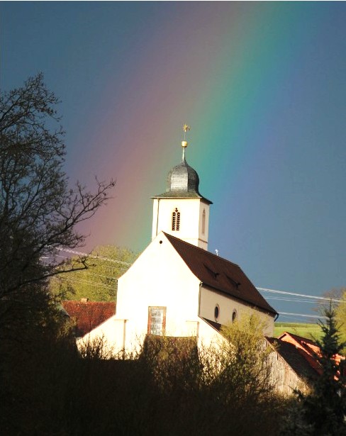 klosterkirche mit regenbogen